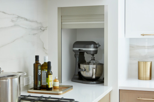 image of a blender stored in an appliance garage